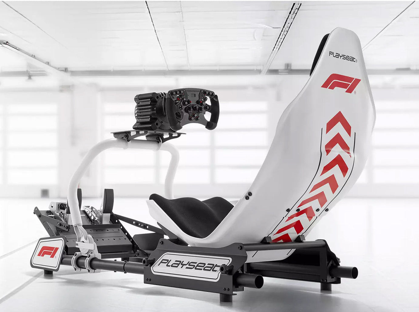 マイルストーン、「Playseat」より話題のF1公式ライセンスモデル第二弾「Formula Instinct F1 Edition」、モニタースタンド「Playseat TV Stand XL - Single 」「TV Stand XL - Multi」を 12月 6日(金)より取り扱いを開始いたします。